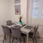 Grey Olmo Διαμέρισμα *