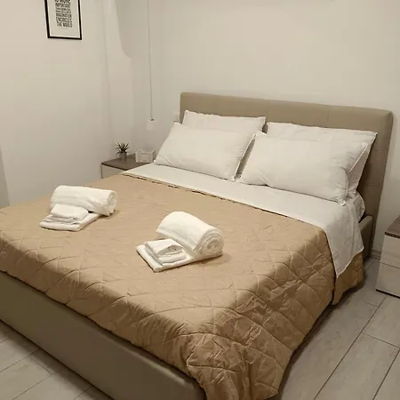Grey Olmo Apartment Como