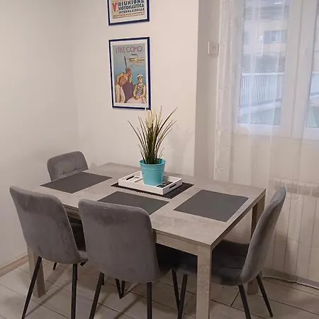 Grey Olmo דירה *