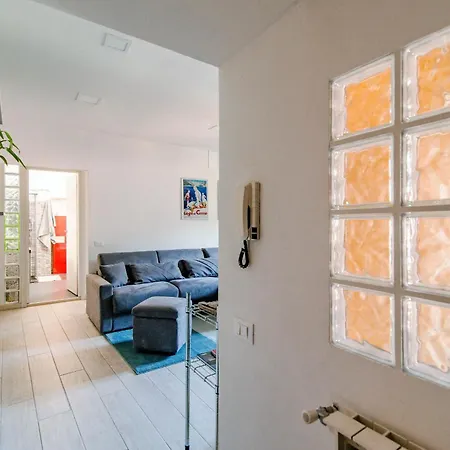 Grey Olmo Apartment Como