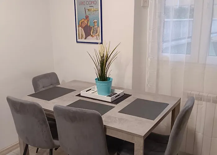 Grey Olmo Apartment *